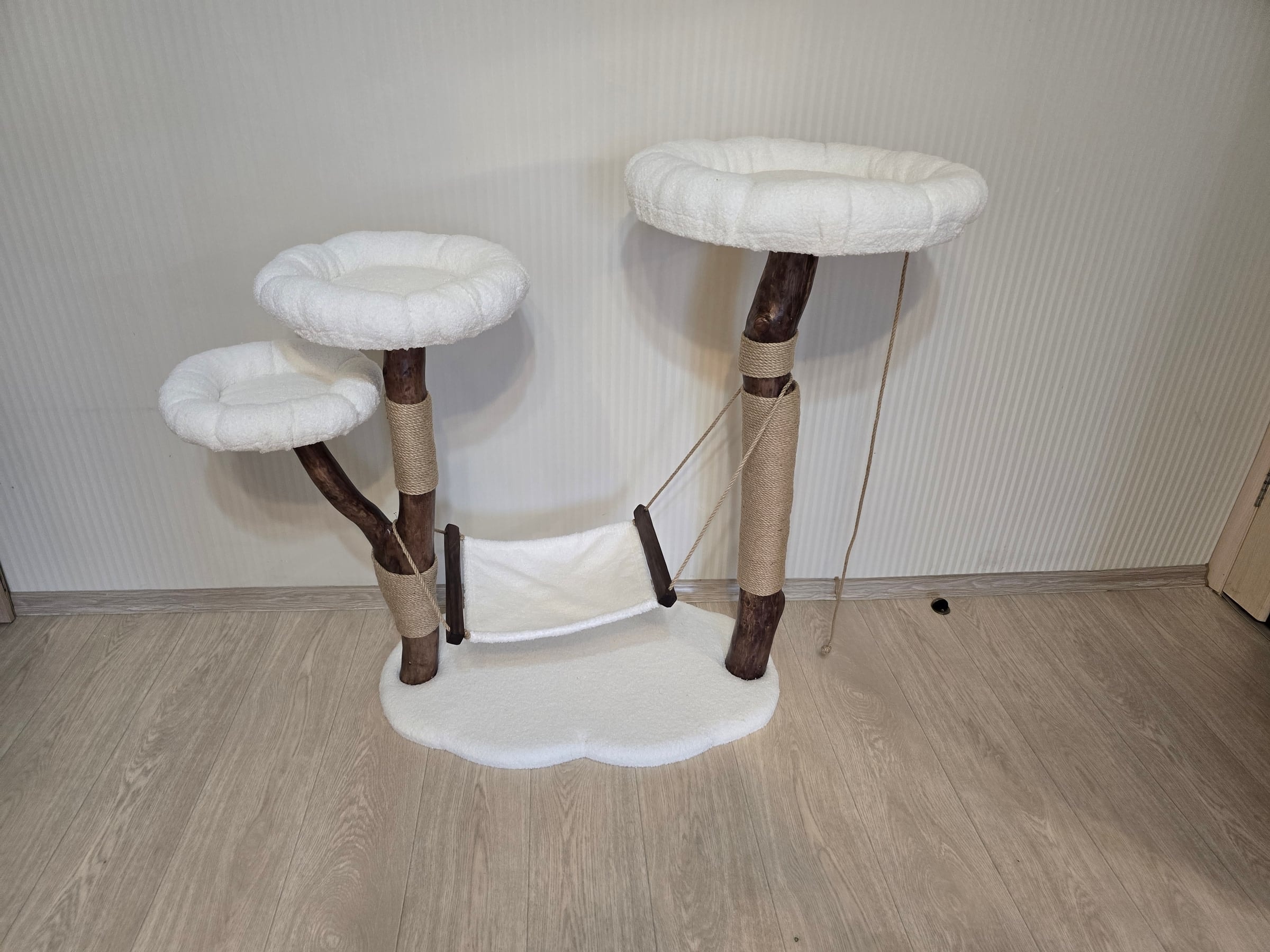 Игровой комплекс для кошек из натурального дерева